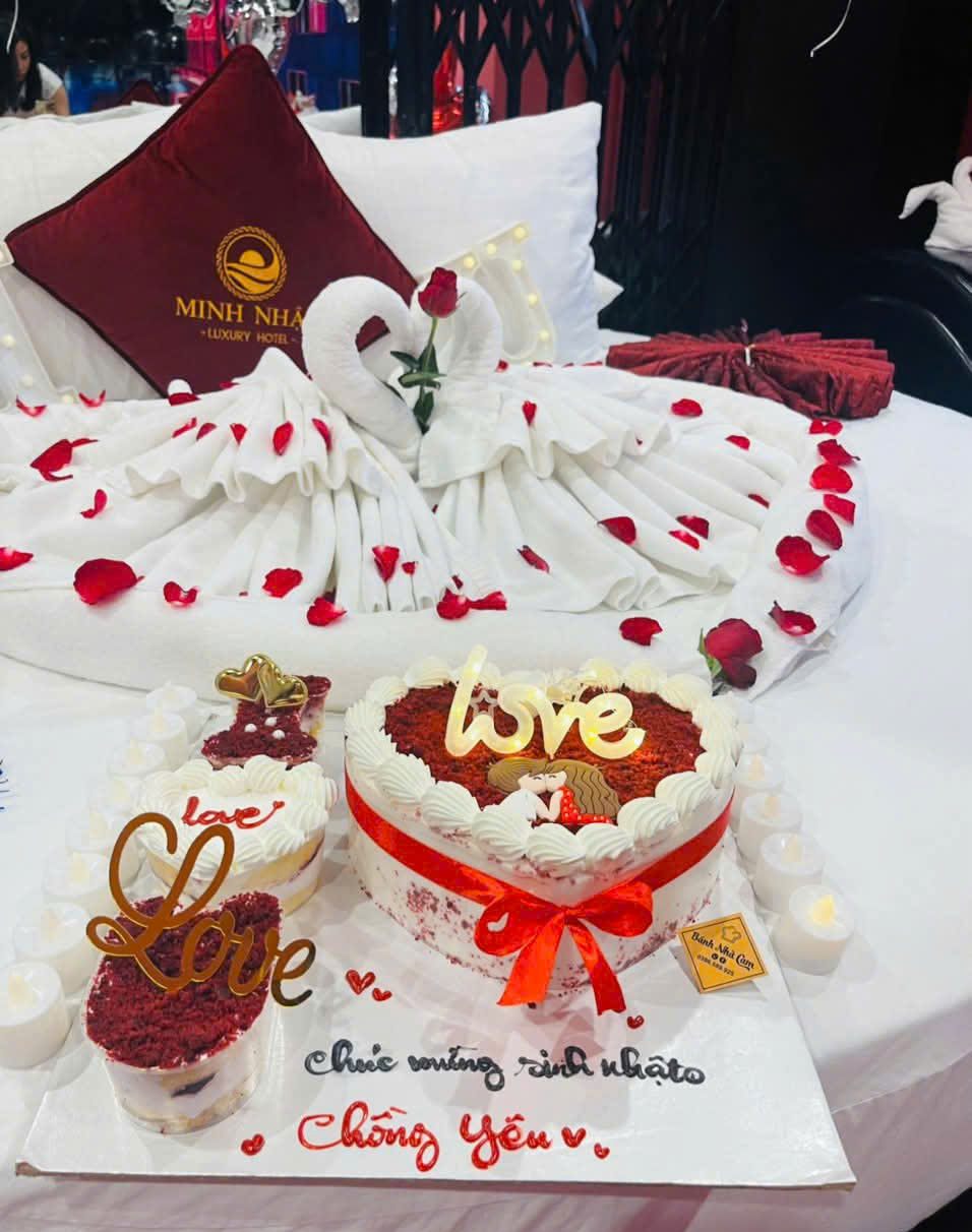 Bánh kem trái tim Love chúc mừng sinh nhật